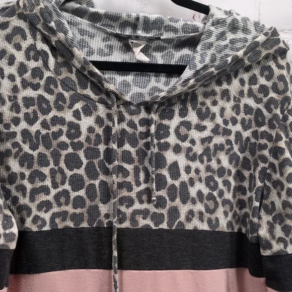 Glitzy Girlz Boutique Leopard Long-sleeved Hoodie 1x - Picture 3 of 8